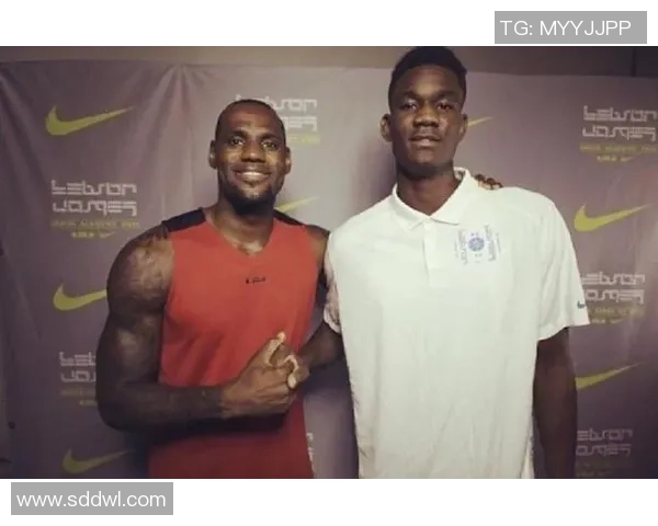 詹姆斯与足球明星的首次相遇引发了怎样的互动与反响